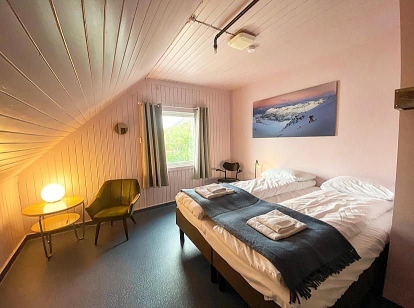 Notnes Midnattsol Guesthouse Skrova Exterior foto
