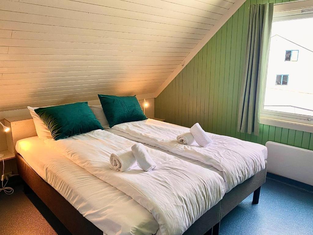 Notnes Midnattsol Guesthouse Skrova Exterior foto
