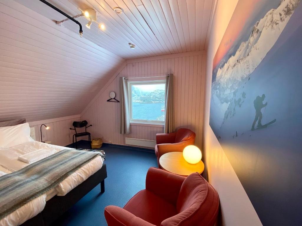 Notnes Midnattsol Guesthouse Skrova Exterior foto
