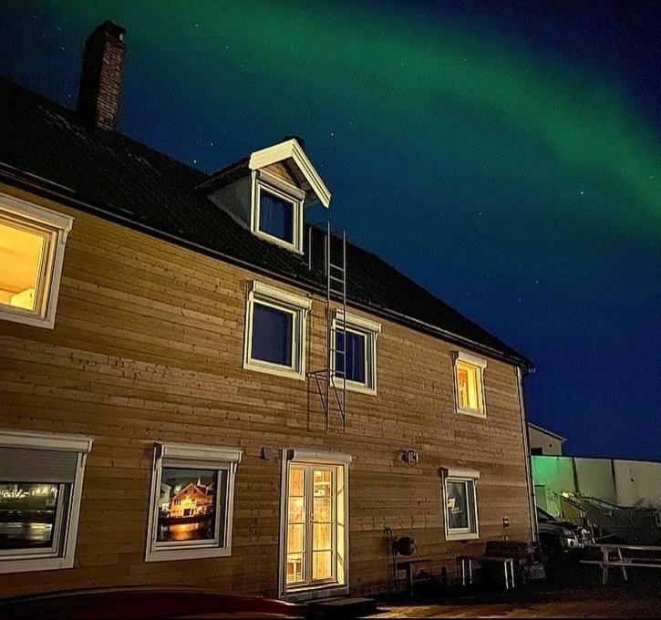 Notnes Midnattsol Guesthouse Skrova Exterior foto